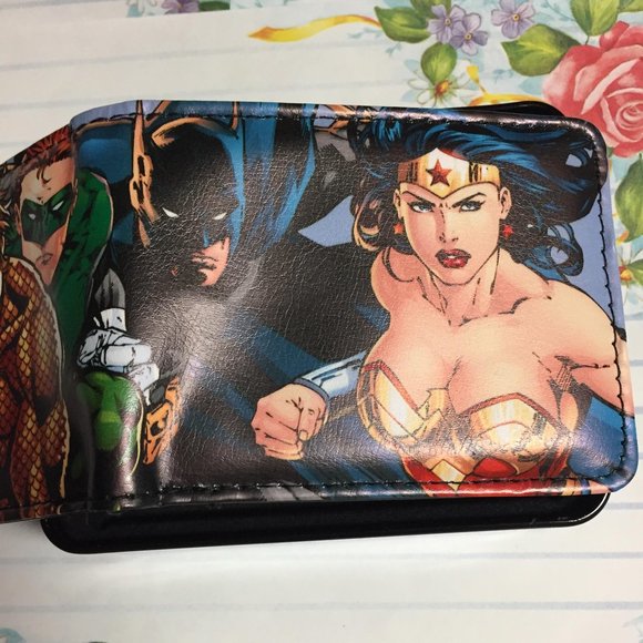 DC Comics Justice League Men's Bifold Wallet - Picture 6 of 16